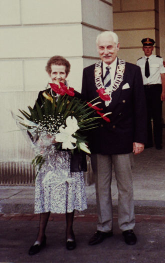 z Prezydentem Warszawy Stanisławem Wyganowskim - uroczystość przyznania Honorowego Obywatelstwa Warszawy dla Seue Ryder z Prezydentem Warszawy Stanisławem Wyganowskim - uroczystość przyznania Honorowego Obywatelstwa Warszawy dla Seue Ryder